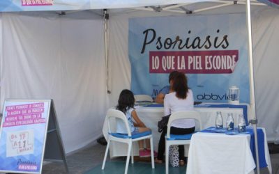 El centro urbano de Almería acoge una acción para sensibilizar sobre la gravedad de la psoriasis