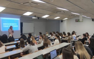 Montse Ginés traslada su experiencia como paciente a los estudiantes de Enfermería