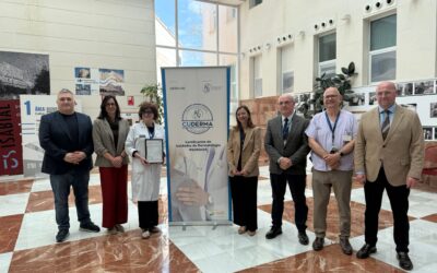 Acción Psoriasis en la entrega de la certificación Cuderma en Alicante